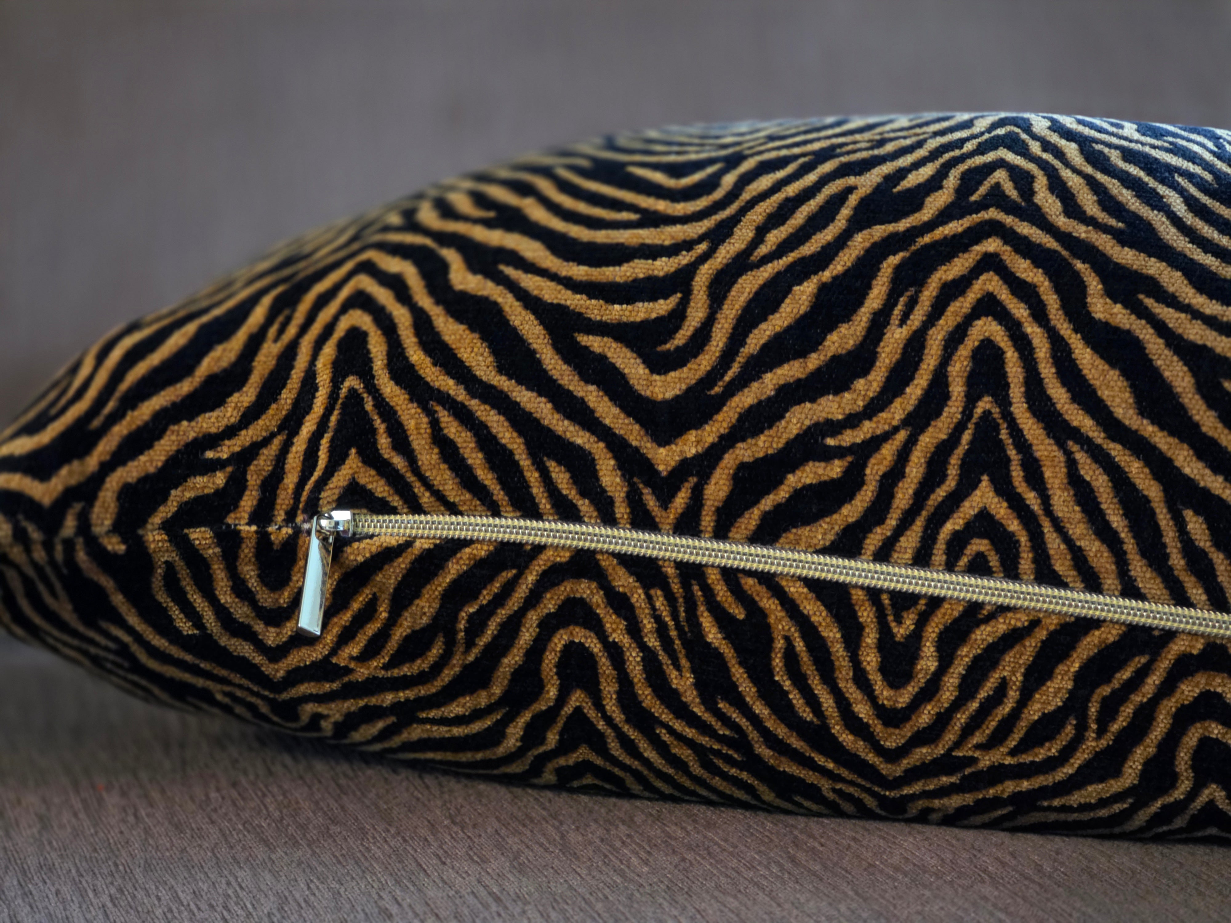 Jungle Flow Throw Pillow